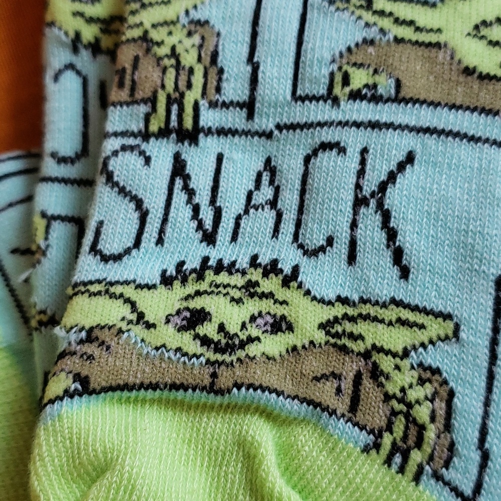 Yoda Snack Attack Protect Socks Star Wars Mens sz 8-12